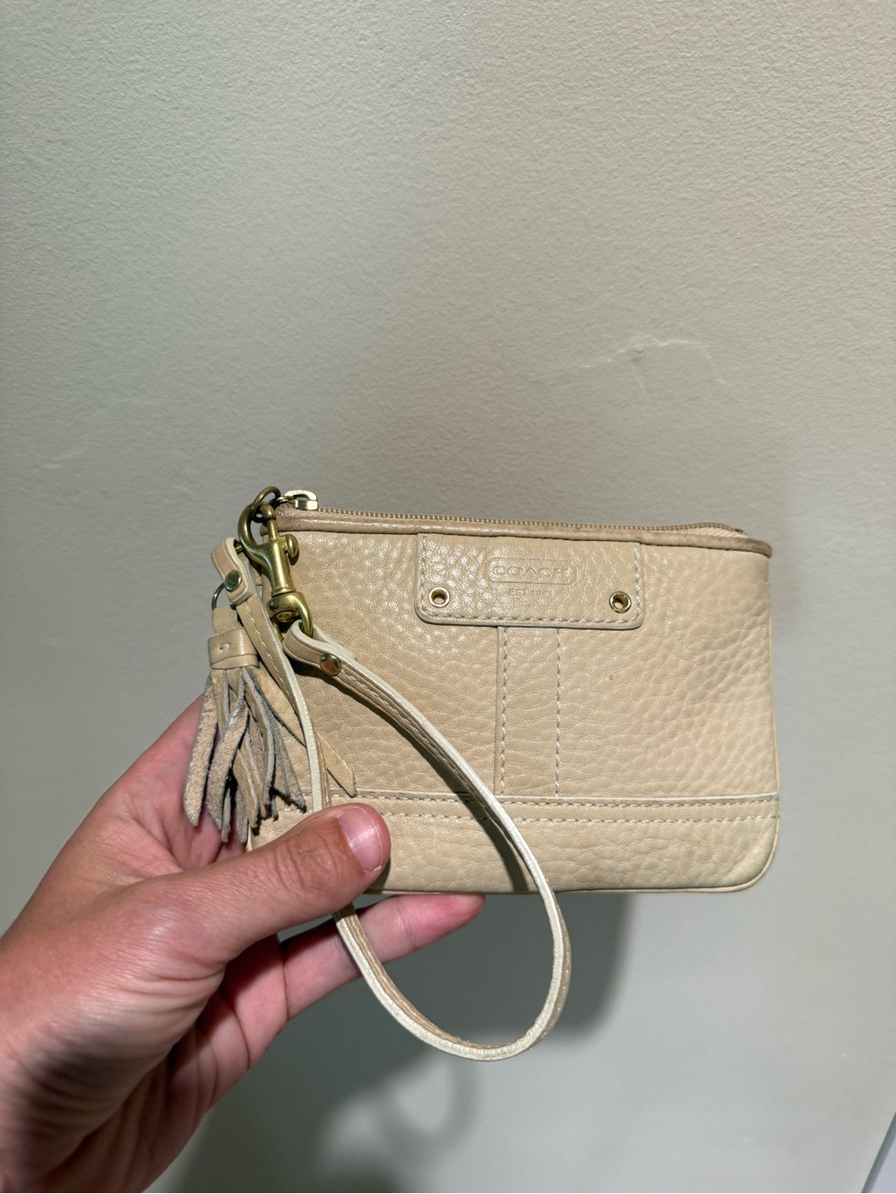 Vintage Coach Cream Pebbled Leather Wristlet Brass Hardware Tassel Dust Bag
